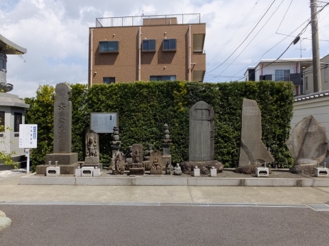 長楽寺の石仏・石造物群