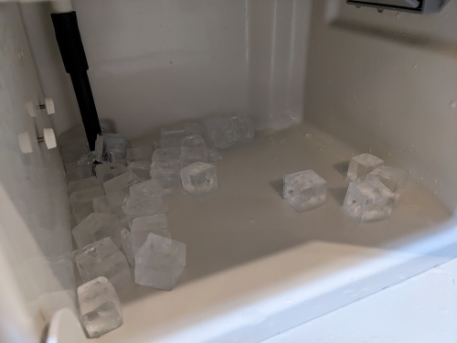 20230309草津温泉カフェ花栞（はなしおり）製氷機の氷切れ
