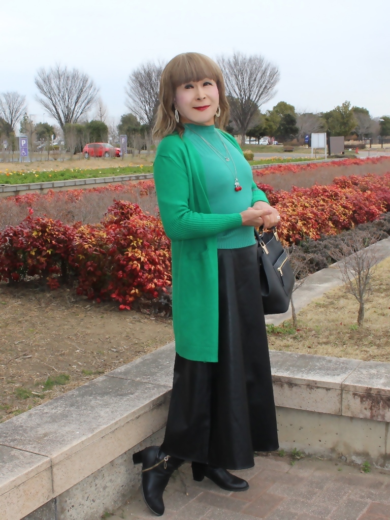 緑ロングカーデ黒レザーマキシスカートC(4)