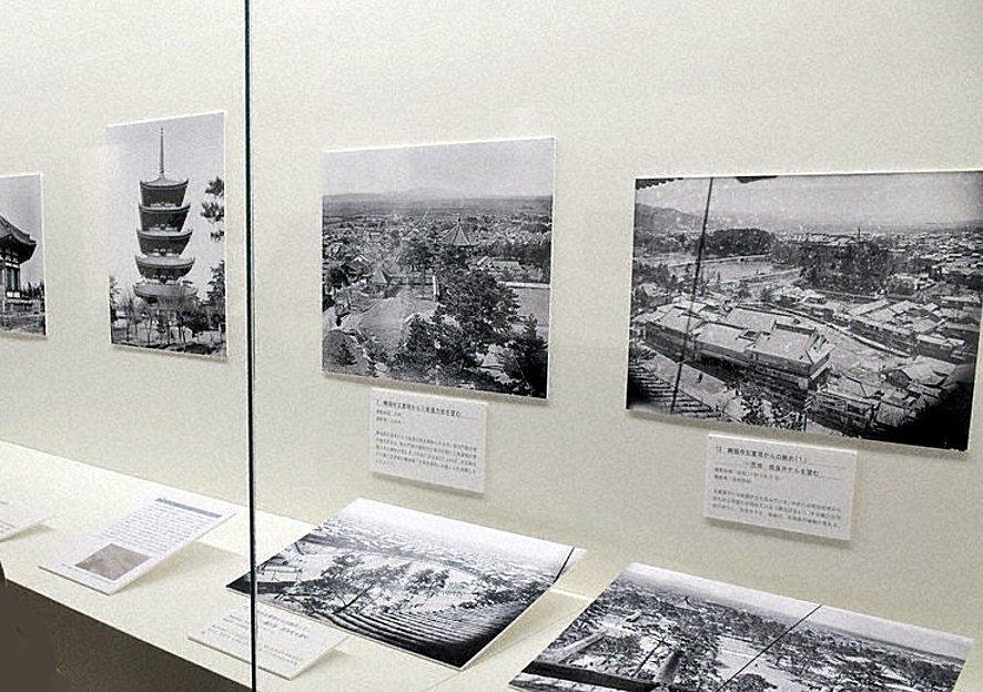 283古写真の中の奈良：企画展展示風景