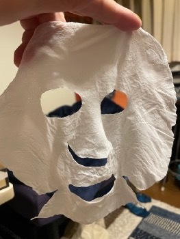 広げたフェイスマスク