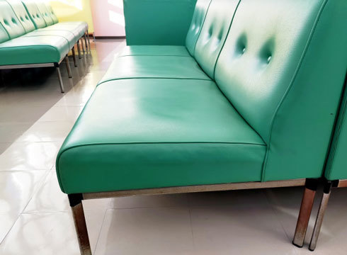 病院の待合室の椅子